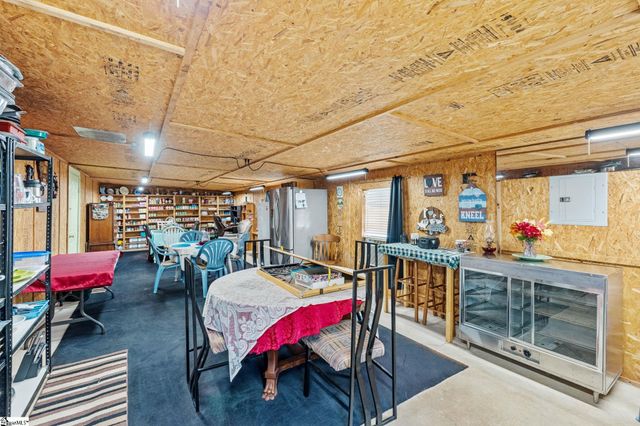 518 Mckittrick Bridge Road, Fountain Inn, SC 29644