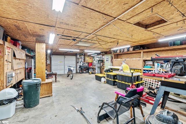 518 Mckittrick Bridge Road, Fountain Inn, SC 29644