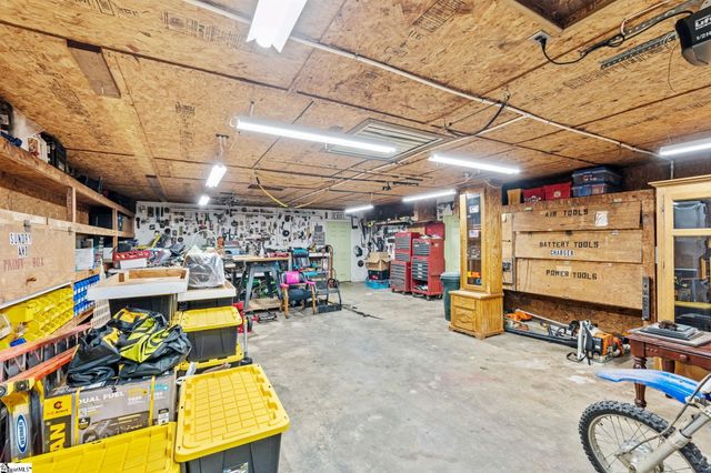 518 Mckittrick Bridge Road, Fountain Inn, SC 29644