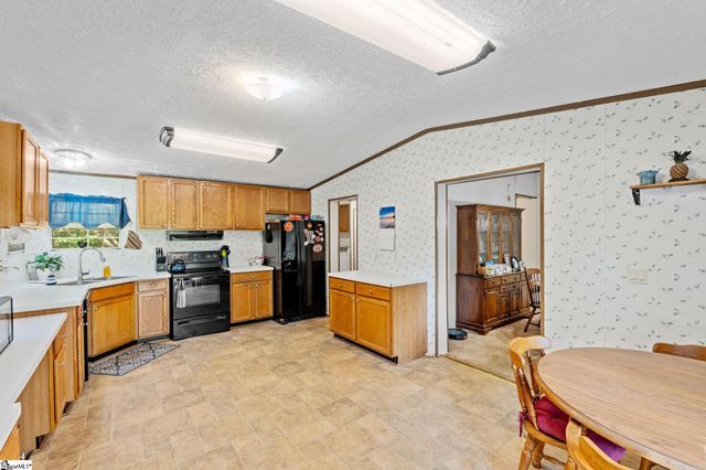 518 Mckittrick Bridge Road, Fountain Inn, SC 29644