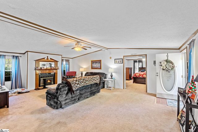 518 Mckittrick Bridge Road, Fountain Inn, SC 29644