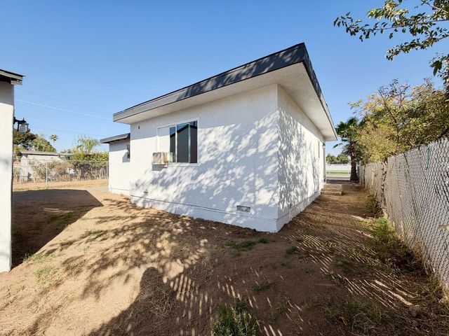 159 W Fir Avenue, Pinedale, CA 93650