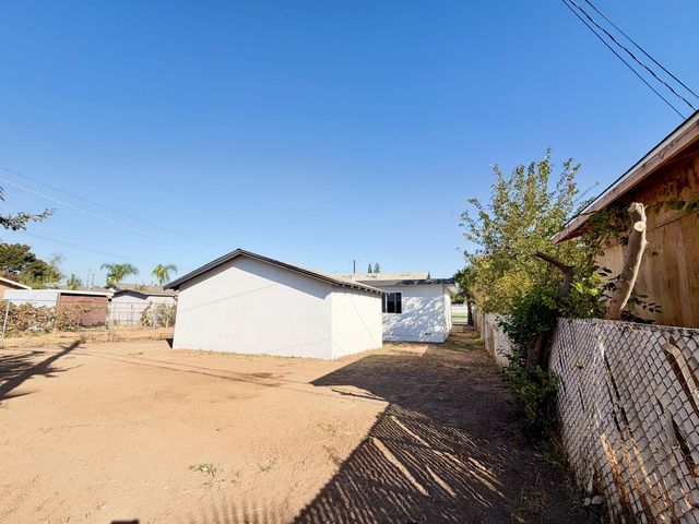 159 W Fir Avenue, Pinedale, CA 93650