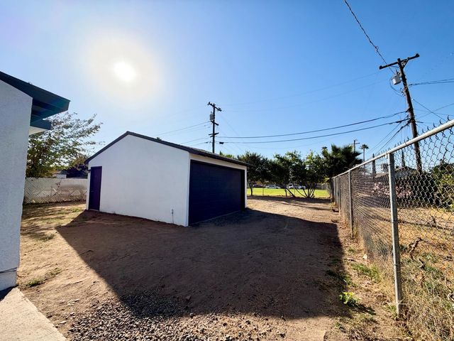 159 W Fir Avenue, Pinedale, CA 93650