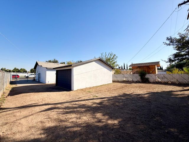 159 W Fir Avenue, Pinedale, CA 93650