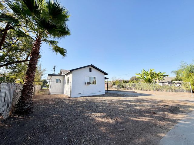 159 W Fir Avenue, Pinedale, CA 93650