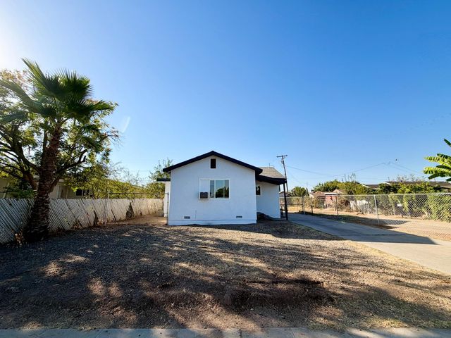 159 W Fir Avenue, Pinedale, CA 93650