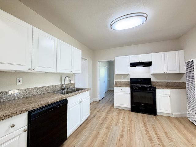 159 W Fir Avenue, Pinedale, CA 93650