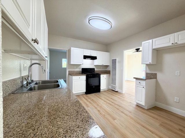 159 W Fir Avenue, Pinedale, CA 93650