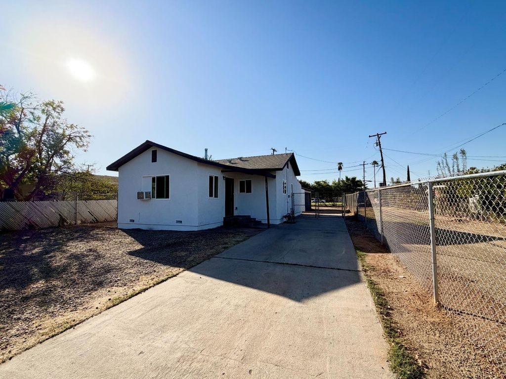 159 W Fir Avenue, Pinedale, CA 93650