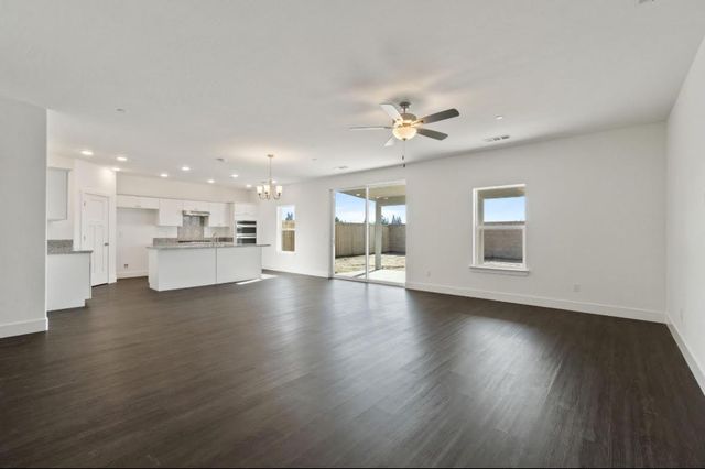 1207 Via Valencia, Madera, CA 93637
