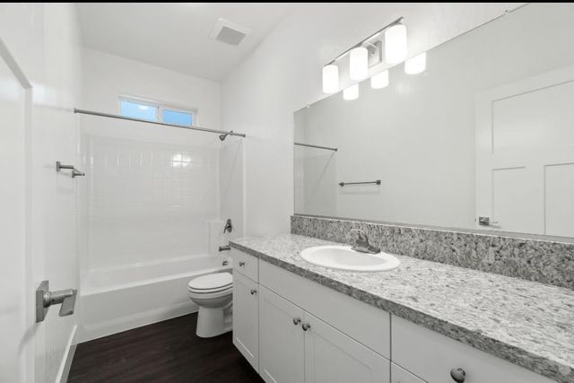 1207 Via Valencia, Madera, CA 93637