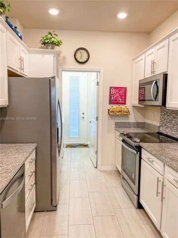5100 Eucalyptus Dr 2, Hollywood, FL 33021