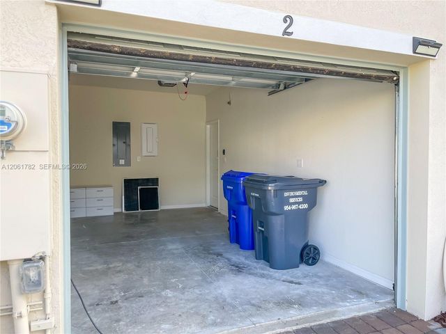 5100 Eucalyptus Dr 2, Hollywood, FL 33021
