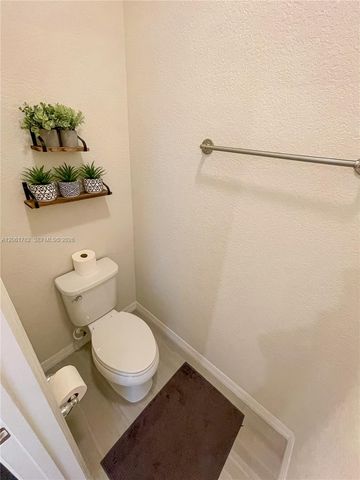 5100 Eucalyptus Dr 2, Hollywood, FL 33021