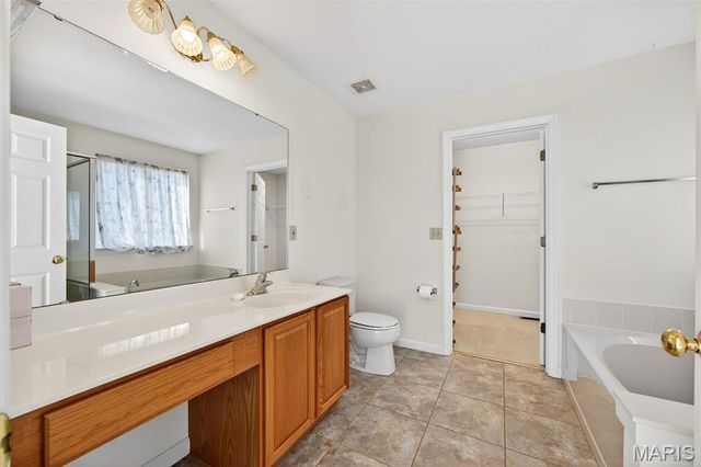 915 Waterford Villas Court 56, Lake St Louis, MO 63367