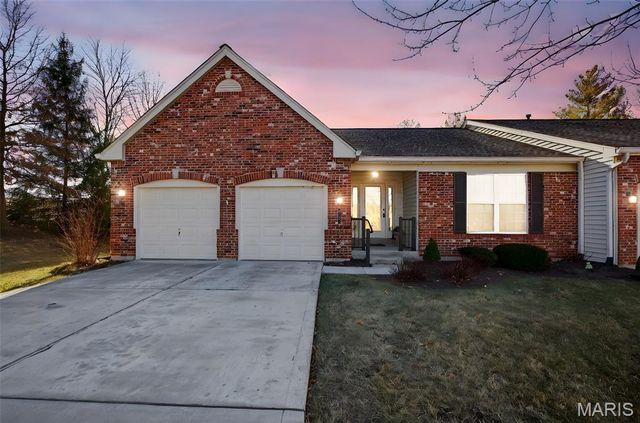 915 Waterford Villas Court 56, Lake St Louis, MO 63367