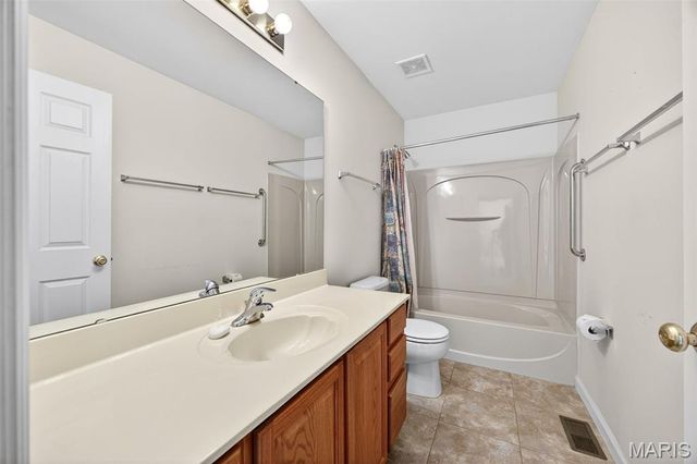 915 Waterford Villas Court 56, Lake St Louis, MO 63367