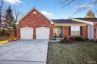 915 Waterford Villas Court 56, Lake St Louis, MO 63367