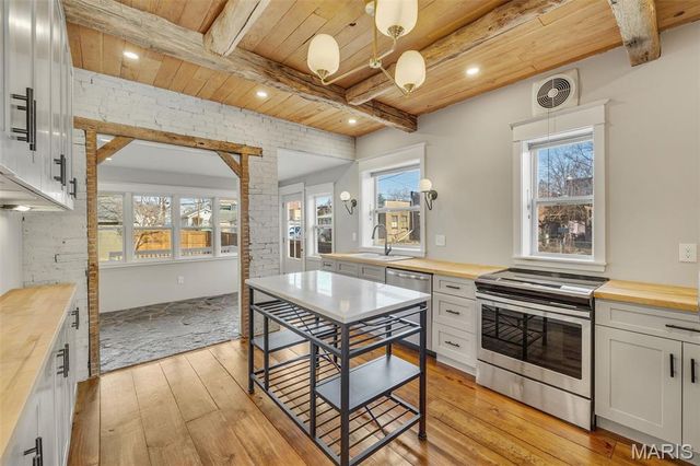 6717 Bradley Avenue, St Louis, MO 63139