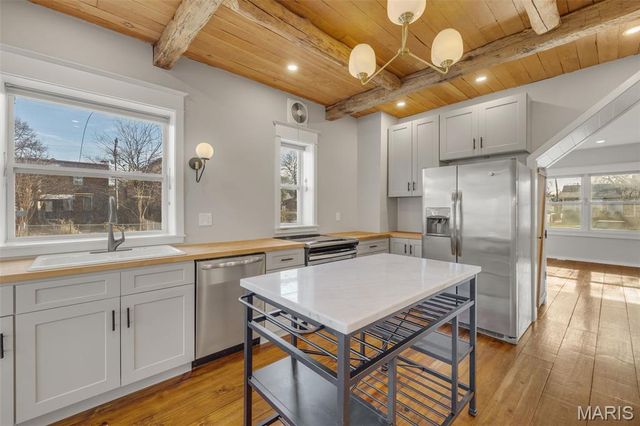 6717 Bradley Avenue, St Louis, MO 63139