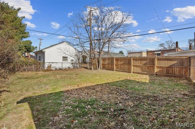 6717 Bradley Avenue, St Louis, MO 63139