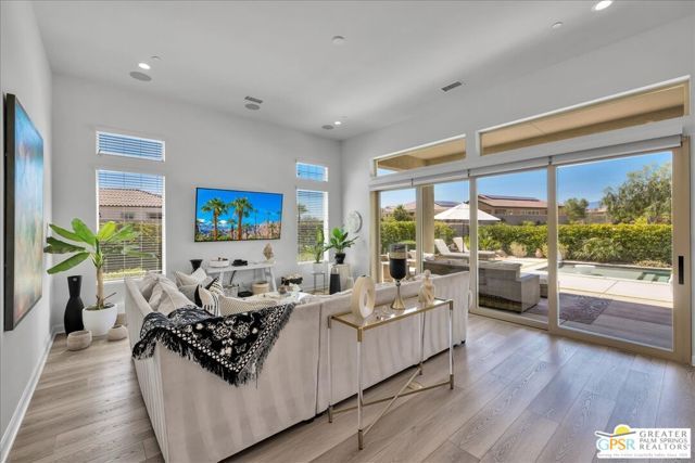 31 Chardonnay, Rancho Mirage, CA 92270
