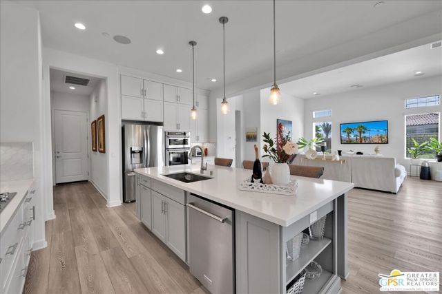 31 Chardonnay, Rancho Mirage, CA 92270