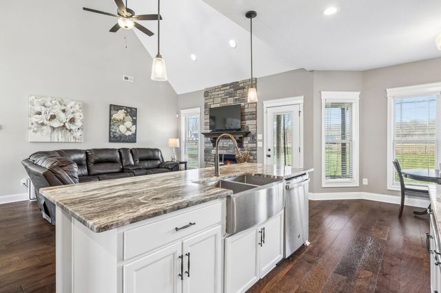 8325 Turnbull Dr, Pleasant View, TN 37146