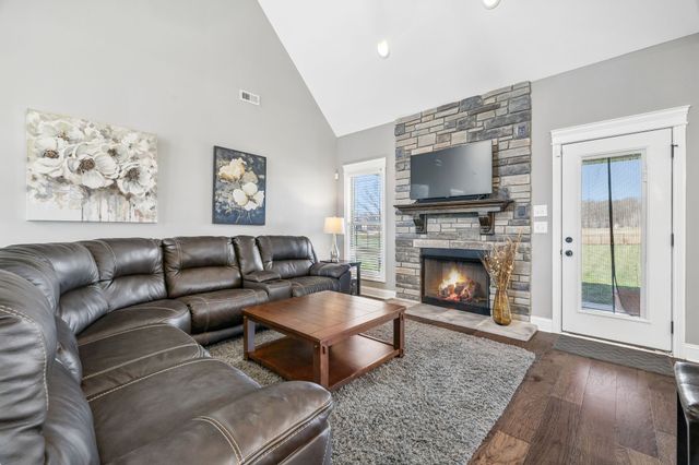 8325 Turnbull Dr, Pleasant View, TN 37146