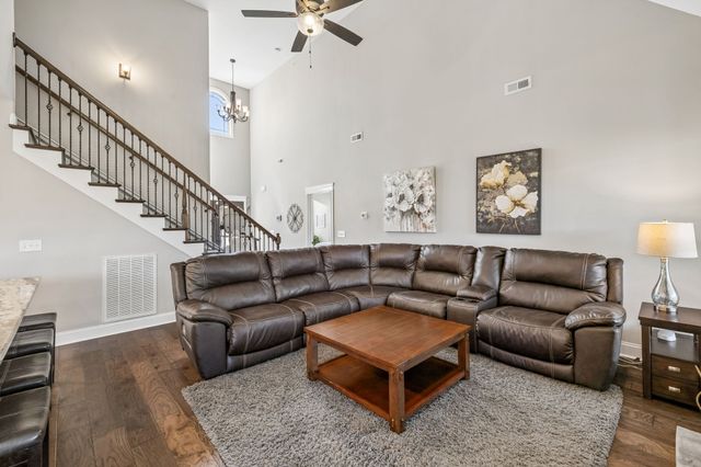 8325 Turnbull Dr, Pleasant View, TN 37146