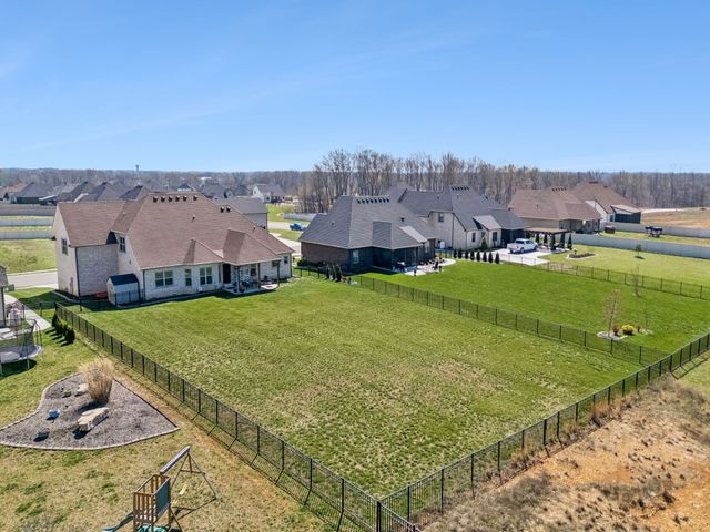 8325 Turnbull Dr, Pleasant View, TN 37146