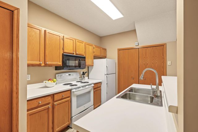 8399 Kimball Drive, Eden Prairie, MN 55347