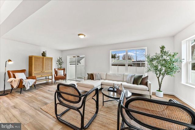 203 CHESTNUT PKWY, Wallingford, PA 19086