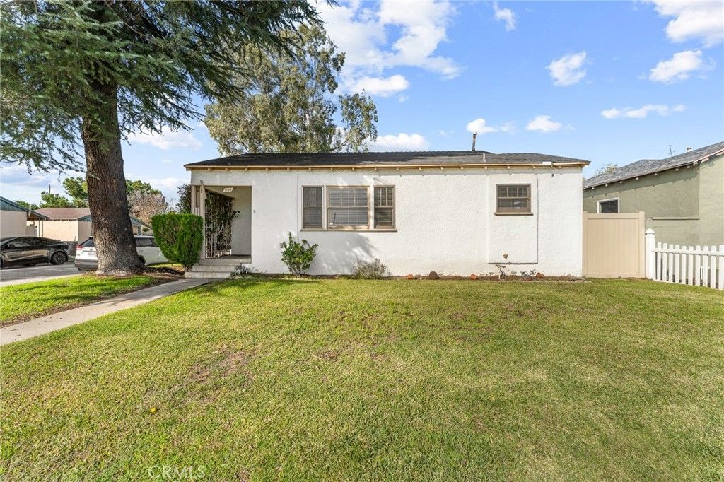 Image 1 of property listing at 939 E Olive Street, Colton, CA 92324