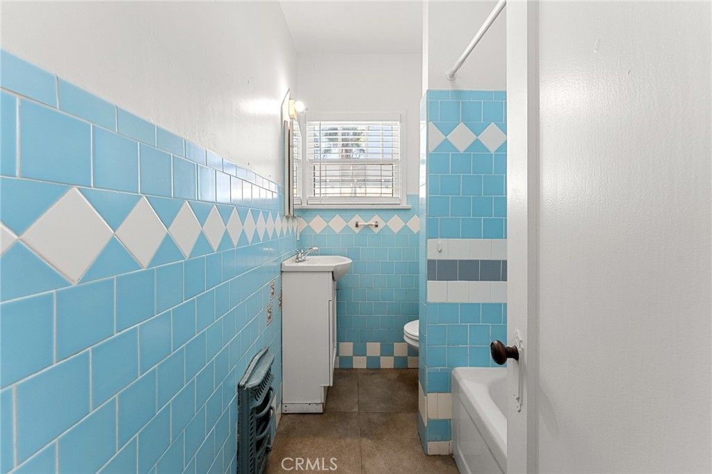 Image 10 of property listing at 939 E Olive Street, Colton, CA 92324