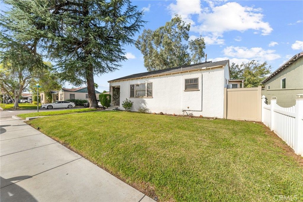 Image 2 of property listing at 939 E Olive Street, Colton, CA 92324