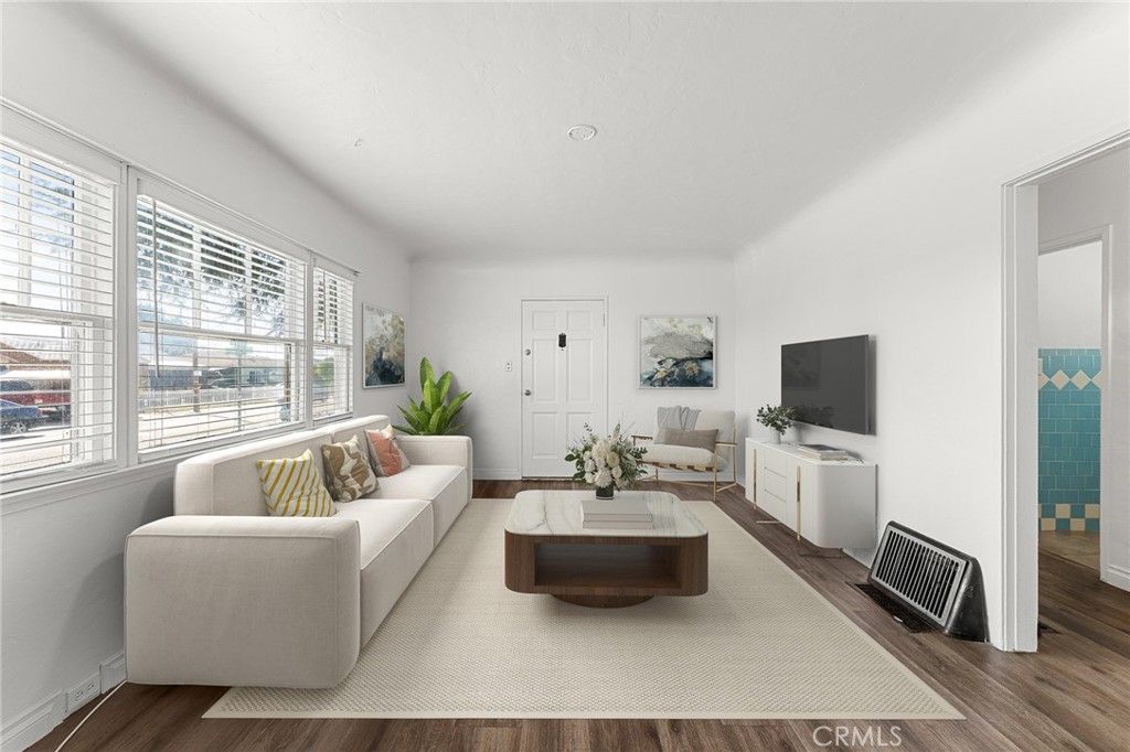 Image 3 of property listing at 939 E Olive Street, Colton, CA 92324