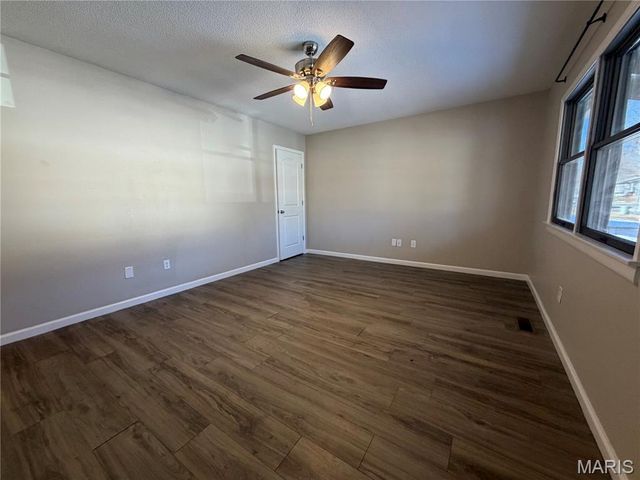 1800 E 9th Street, Washington, MO 63090