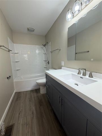 1800 E 9th Street, Washington, MO 63090