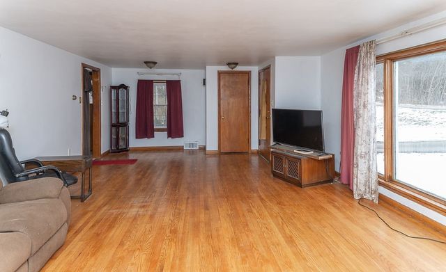 107 Wallace Dr, Darlngtn Twp, PA 16115