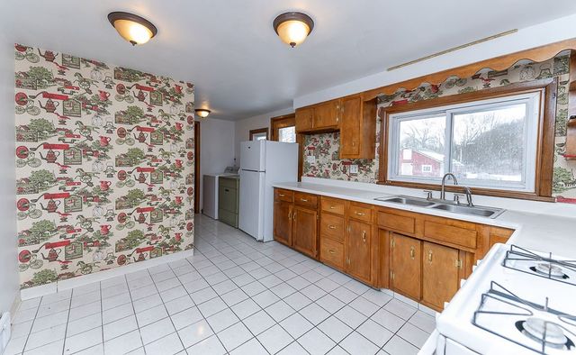 107 Wallace Dr, Darlngtn Twp, PA 16115
