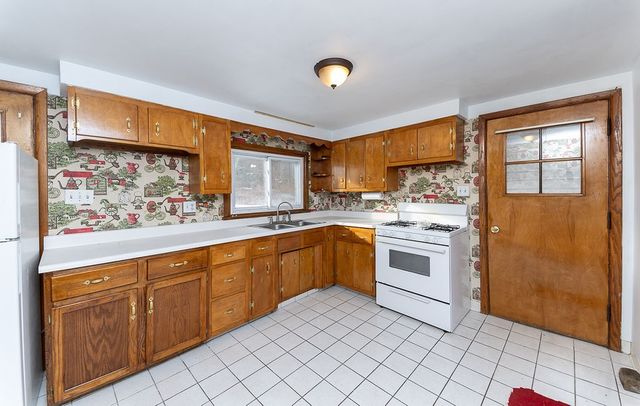 107 Wallace Dr, Darlngtn Twp, PA 16115