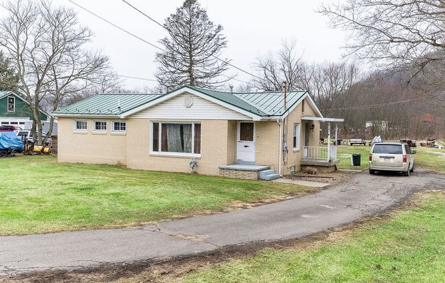 107 Wallace Dr, Darlngtn Twp, PA 16115