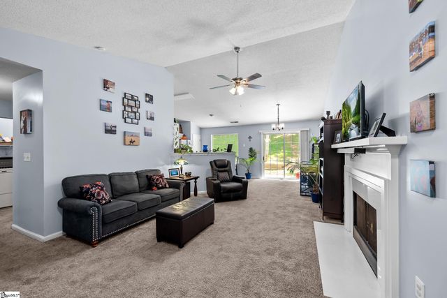 109 W Fall River Way, Simpsonville, SC 29680