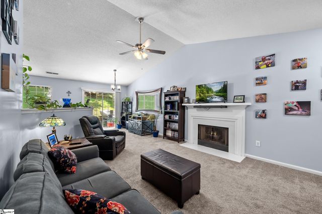 109 W Fall River Way, Simpsonville, SC 29680