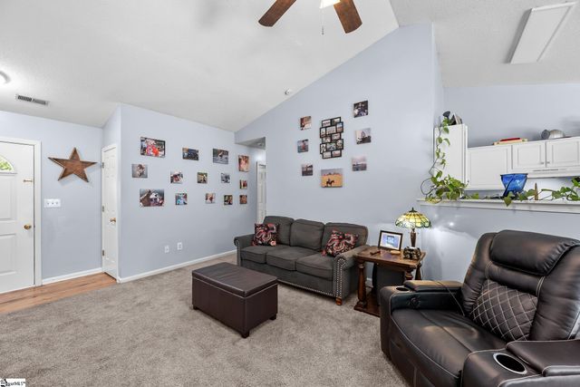 109 W Fall River Way, Simpsonville, SC 29680