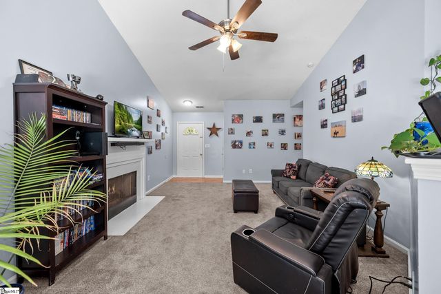 109 W Fall River Way, Simpsonville, SC 29680