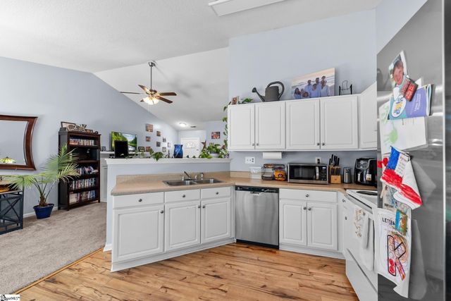 109 W Fall River Way, Simpsonville, SC 29680