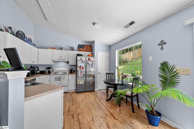 109 W Fall River Way, Simpsonville, SC 29680
